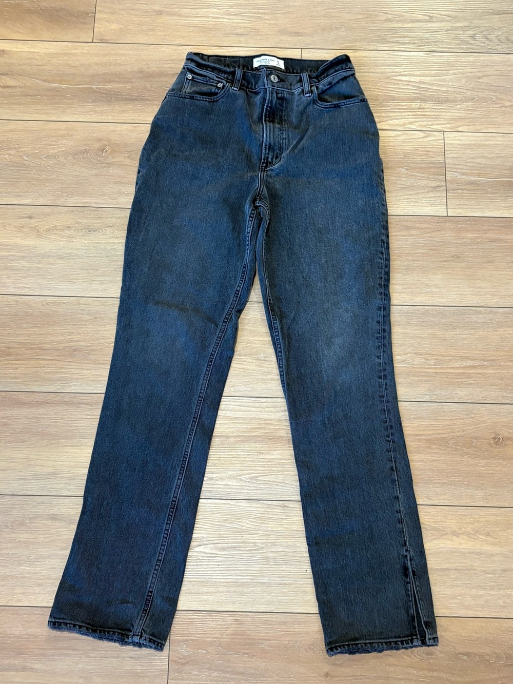 Abercrombie 90’s Straight Ultra High Rise